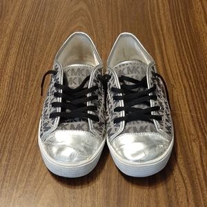 Michael Kors womans shoes size 5